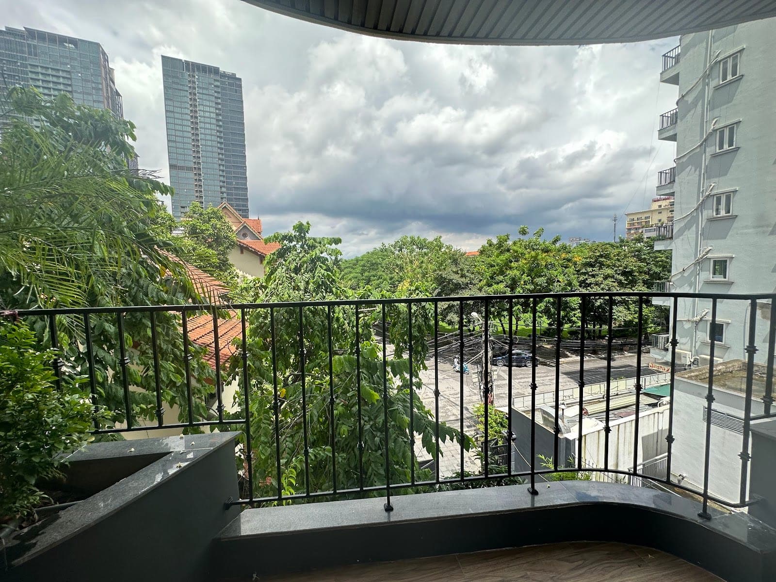 Modern-Design 2-Bed Apartment in Tay Ho 3