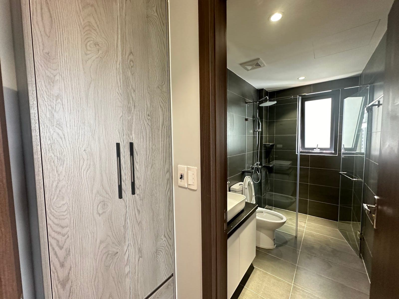 High Floor Modern 2-Bed Apartment in Tay Ho