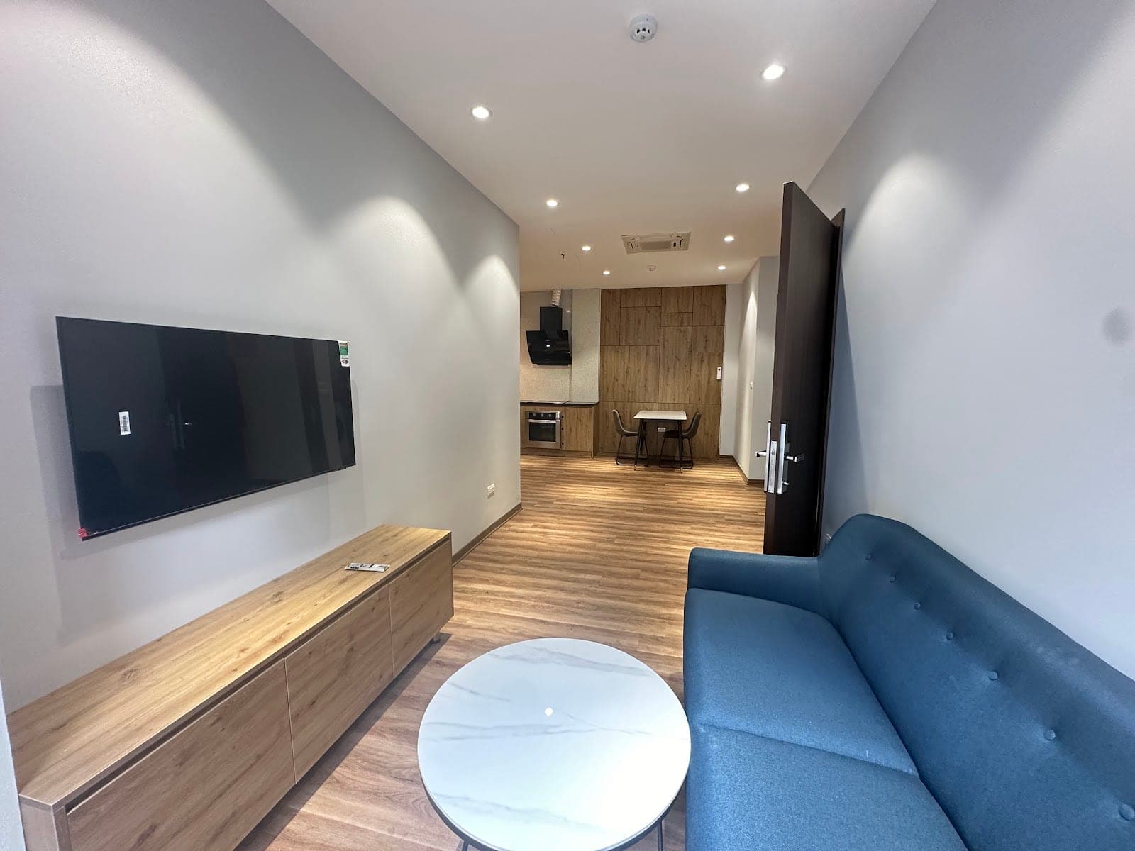 Fully furnished 2-Bed Apartment in Tay Ho 3