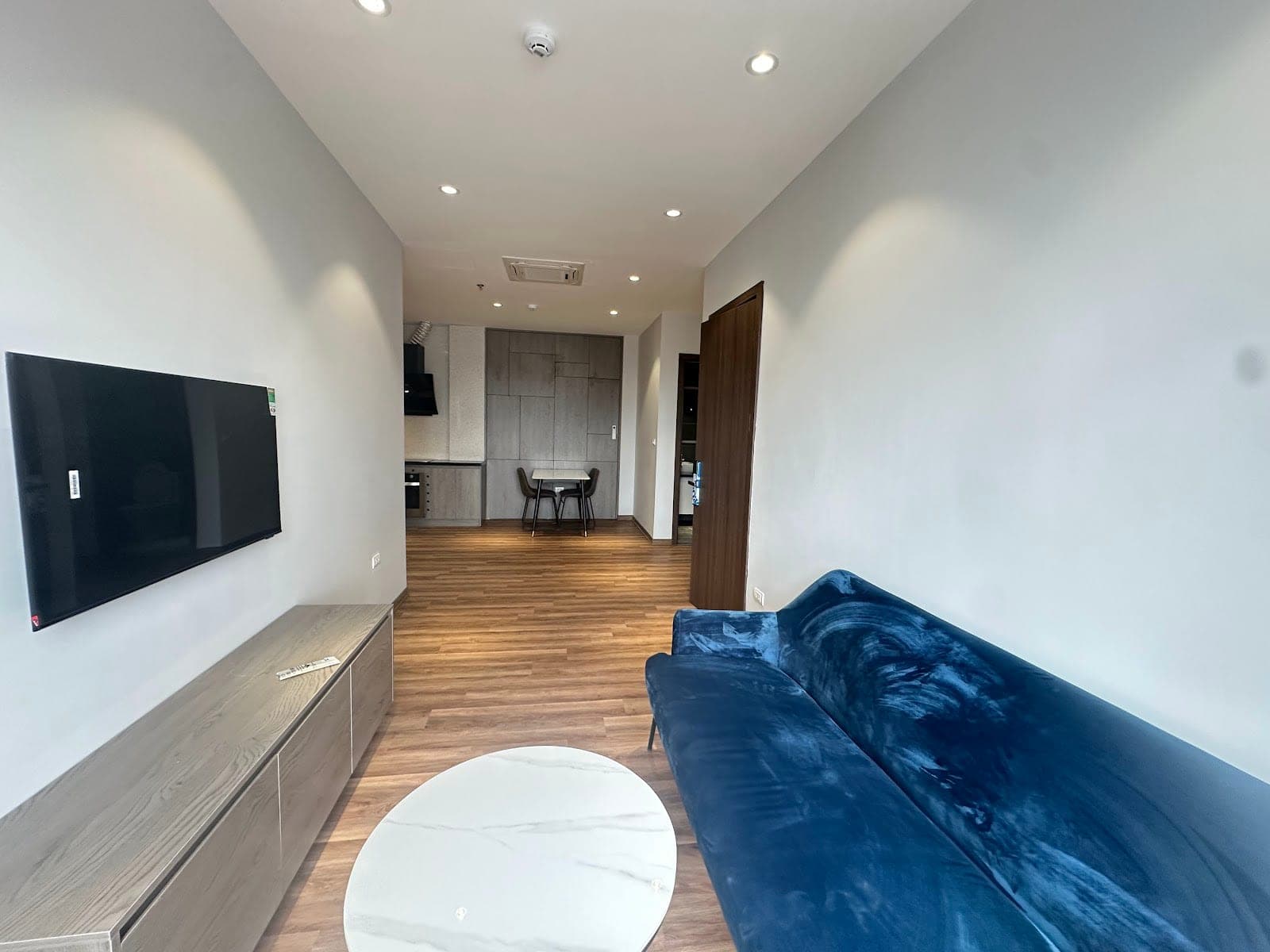 Fully furnished 2-Bed Apartment in Tay Ho