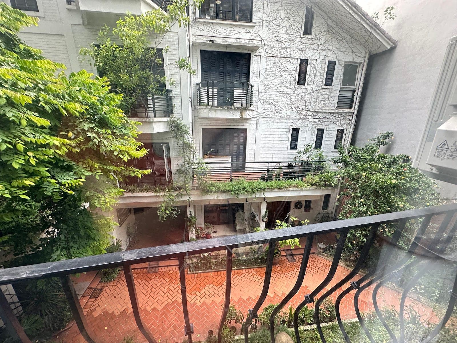 Fully furnished 2-Bed Apartment in Tay Ho 2