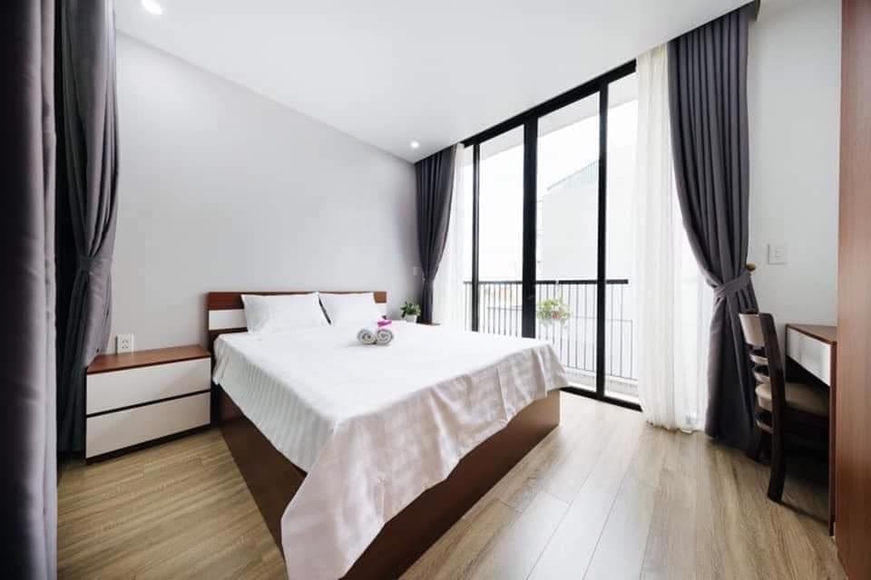 Balcony 1-Bed Apartment in Tay Ho 3