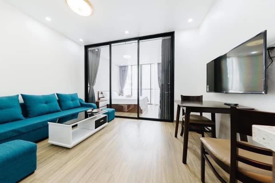 Balcony 1-Bed Apartment in Tay Ho 2