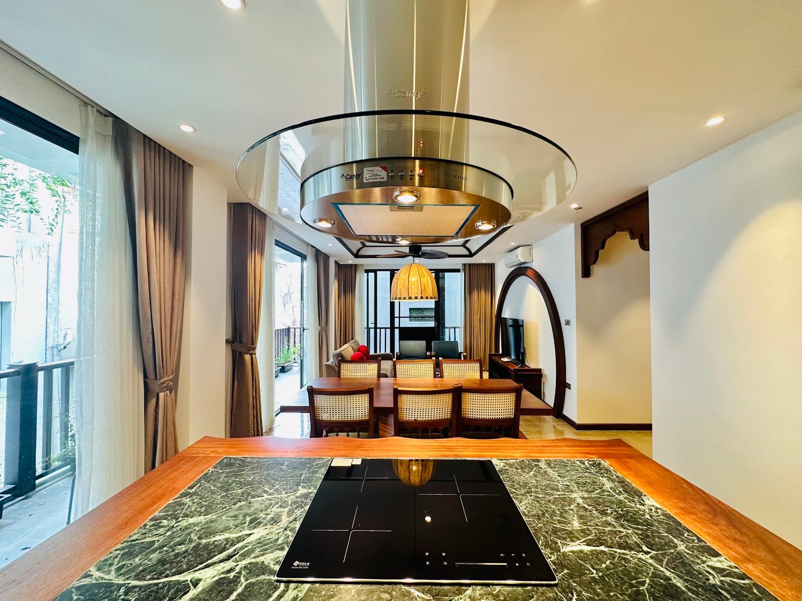 Indochine 3-Bedroom Apartment on Tô Ngọc Vân, Tây Hồ 2