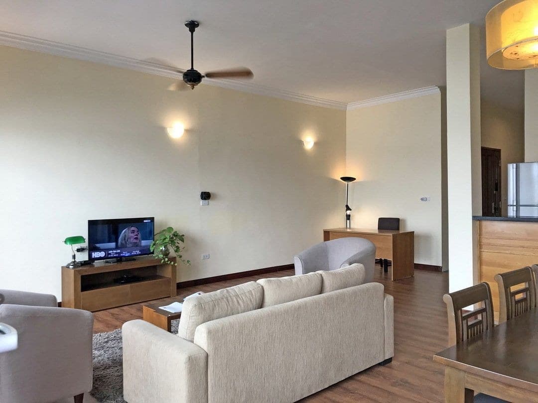 Lakefront Affordable 3-Bed Apartment in Tay Ho 2