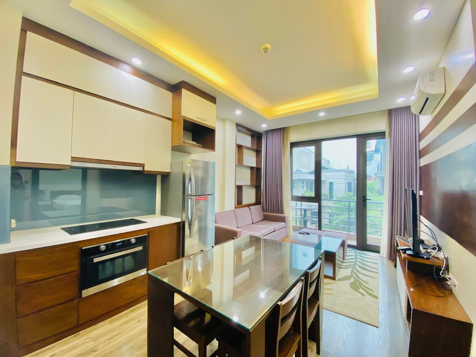 Convenient 1-Bedroom Apartment on To Ngoc Van, Tây Hồ