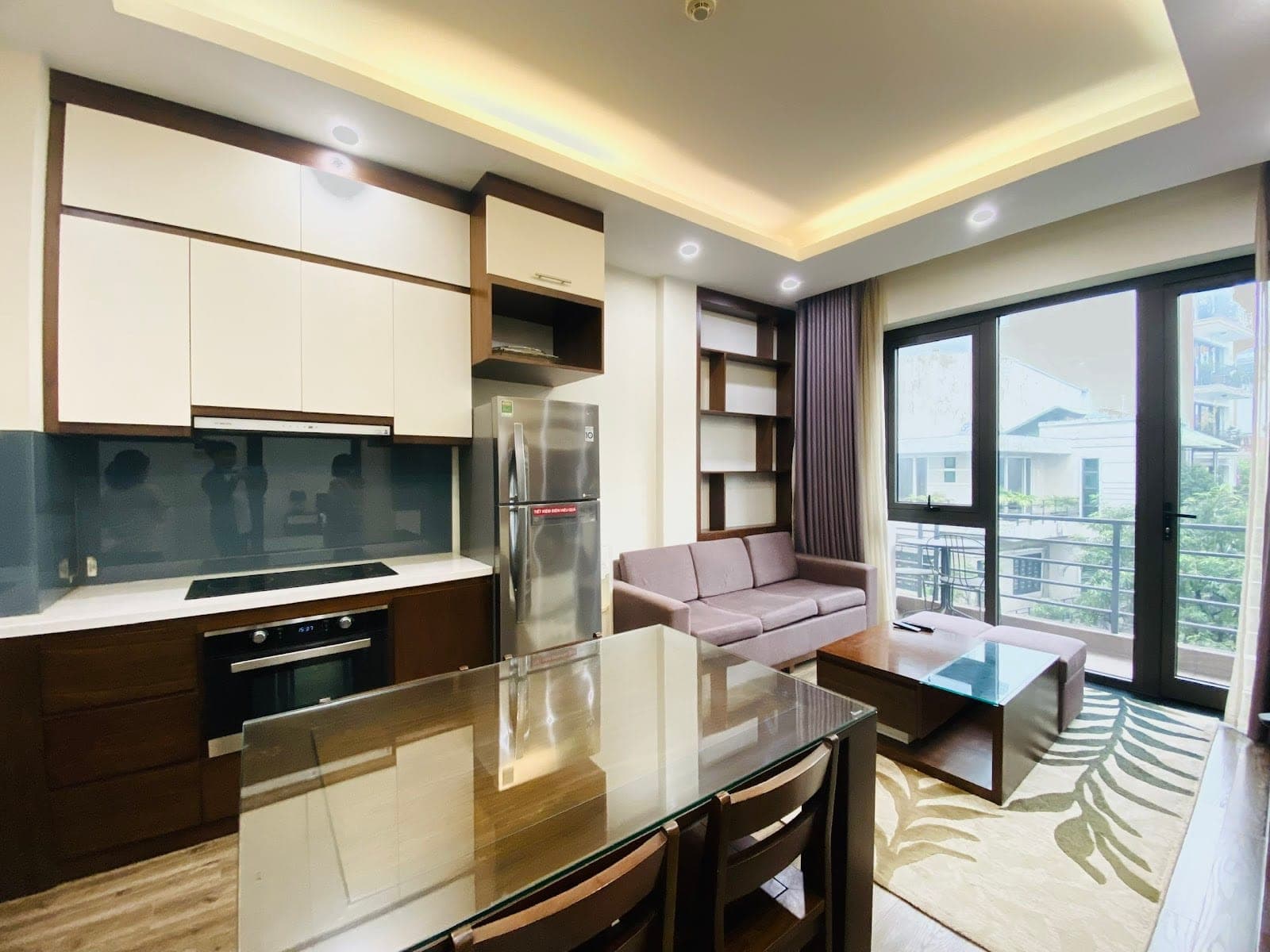 1-Bed Apartment with Balcony in Tây Hồ · To Ngoc Van (Unit 401) 3