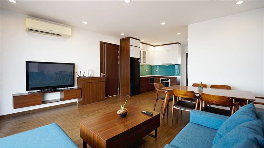 Huge Balcony 2-Bedroom Apartment on To Ngoc Van, Tây Hồ 3