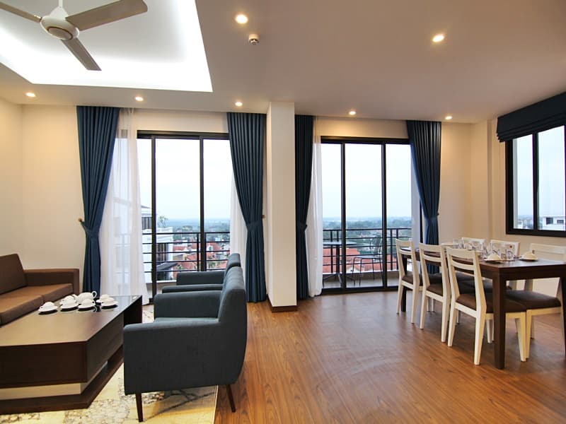 Bright spacious open plan 2 bed in Tay Ho
