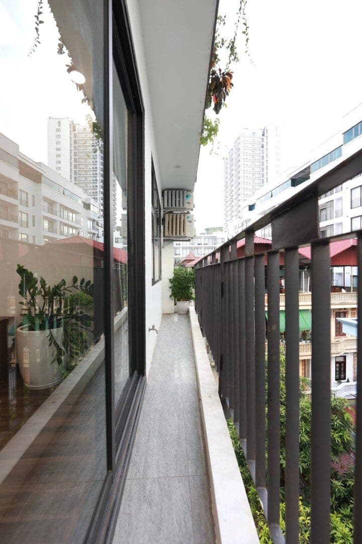 Comfortable 2-Bed Apartment in Tây Hồ · Tay Ho Street · Ref EE8AC3 3