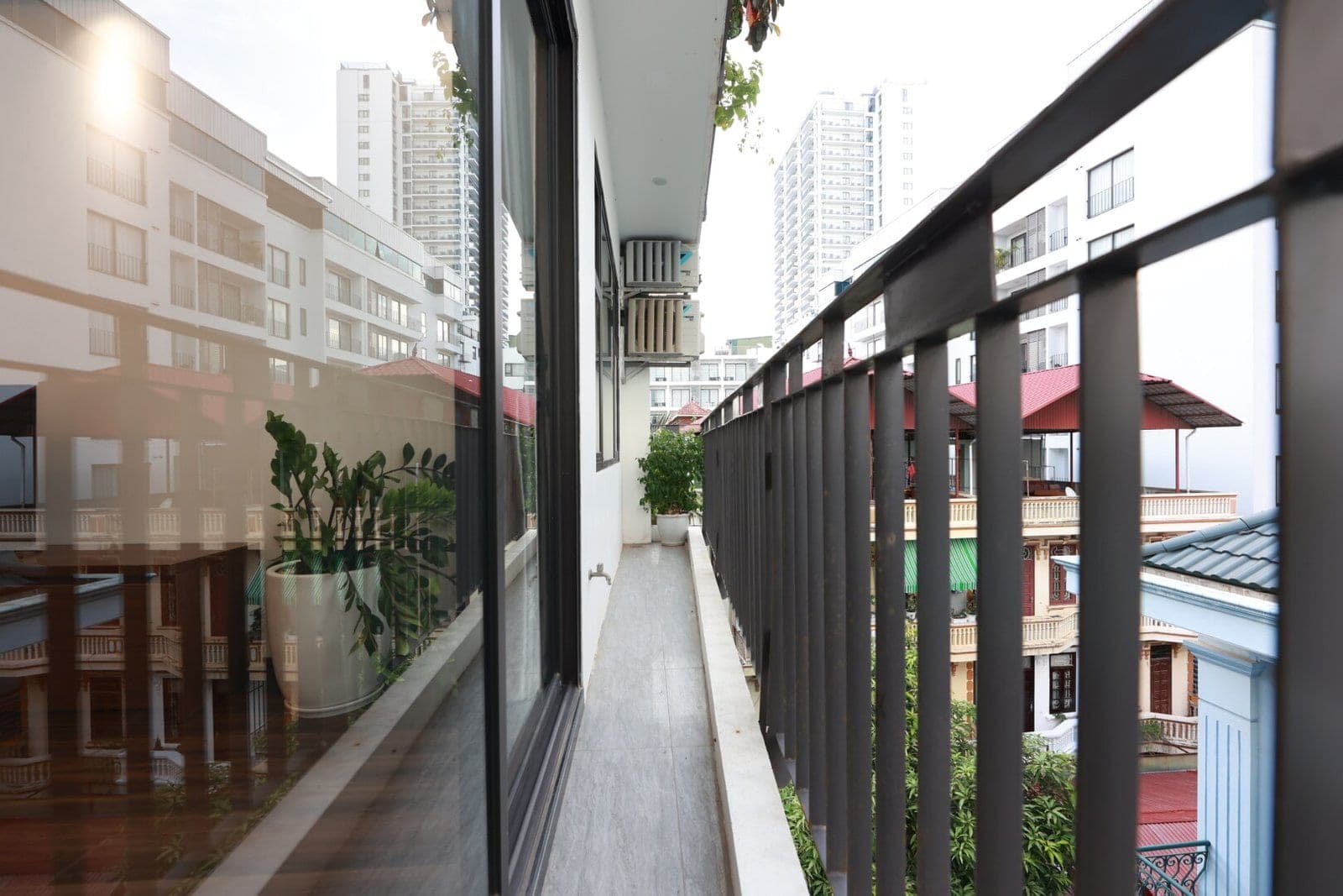 Comfortable 2-Bed Apartment in Tây Hồ · Tay Ho Street · Ref EE8AC3 2