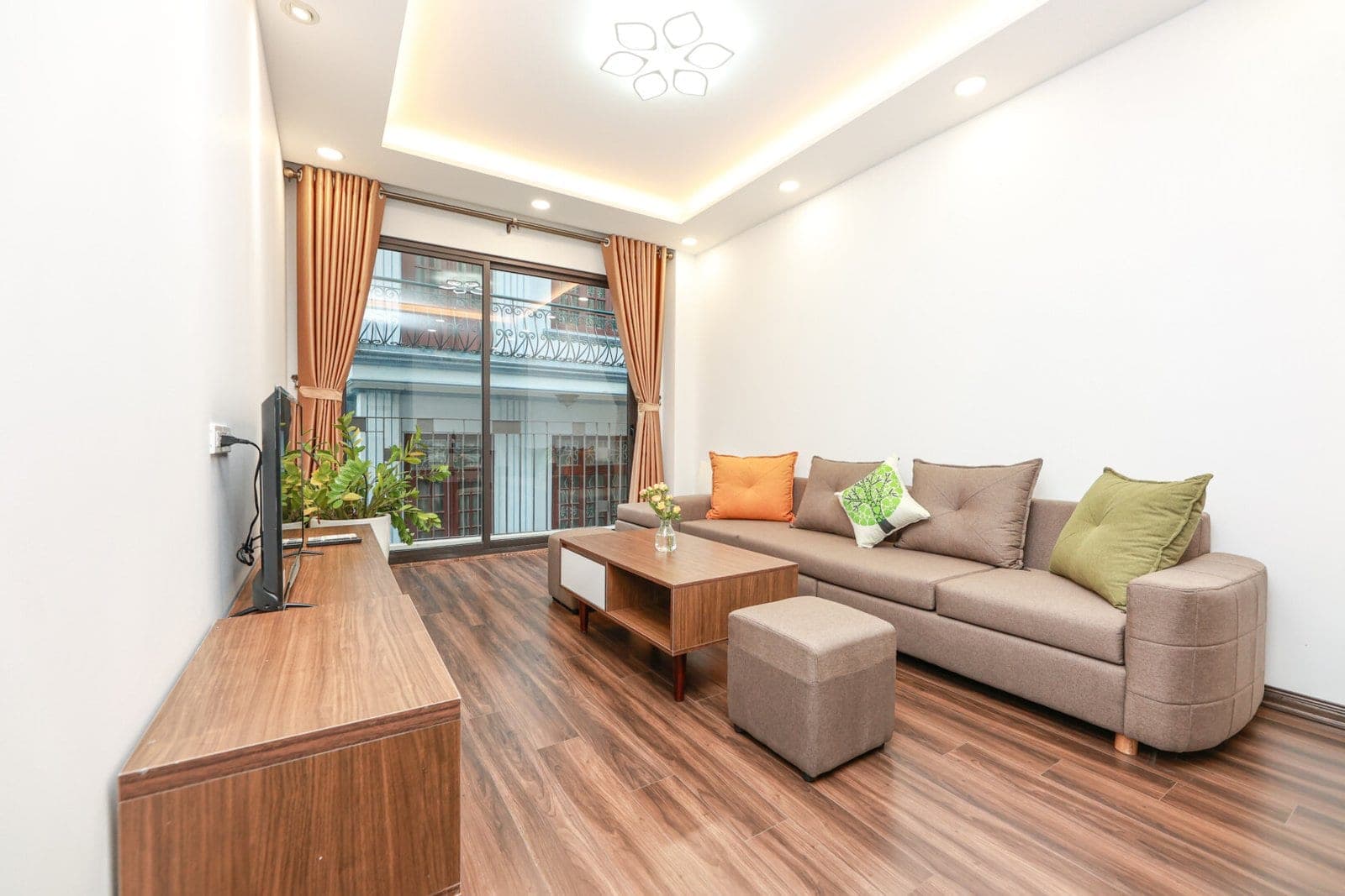 Comfortable 2-Bed Apartment in Tây Hồ · Tay Ho Street · Ref EE8AC3