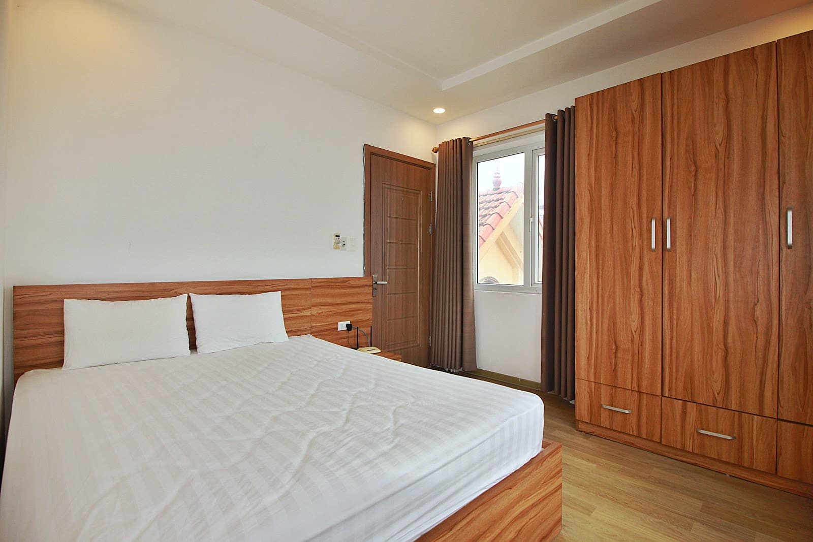 Well Appointed 2-Bedroom Apartment in Tây Hồ · 12/2/5 Đặng Thai Mai 3