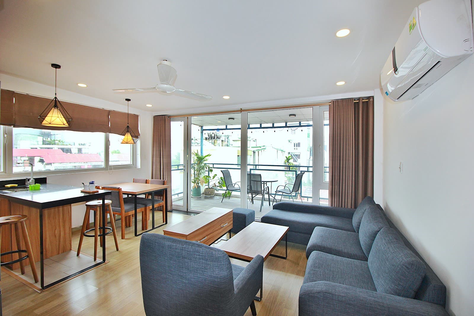 Well Appointed 2-Bedroom Apartment in Tây Hồ · 12/2/5 Đặng Thai Mai