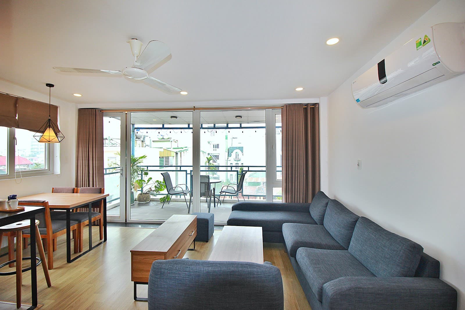 Well Appointed 2-Bedroom Apartment in Tây Hồ · 12/2/5 Đặng Thai Mai 2