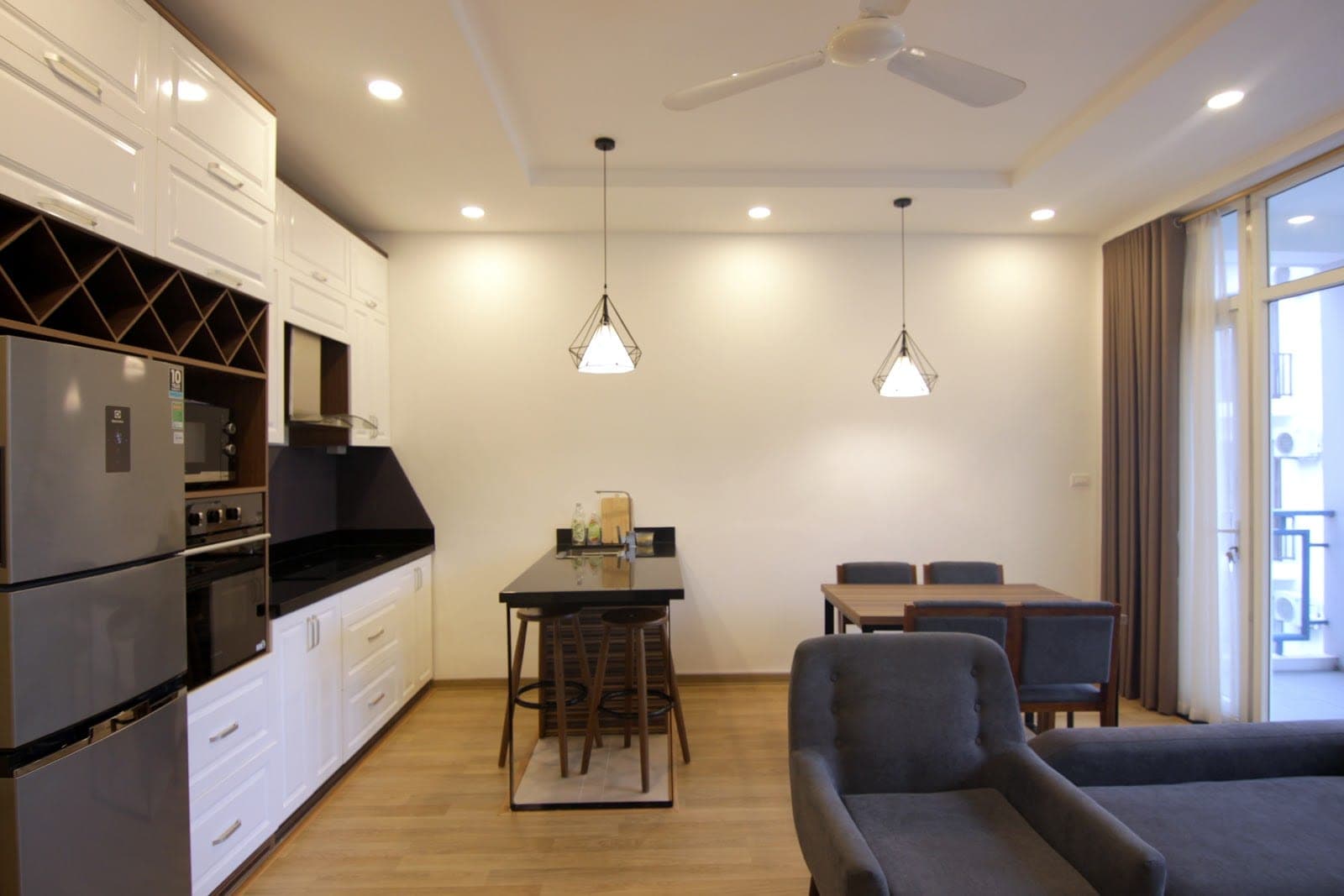 4th Floor 2-Bedroom Apartment with Balcony in Tây Hồ · 12/2/5 Đặng Thai Mai (Unit Tầng 4) 3