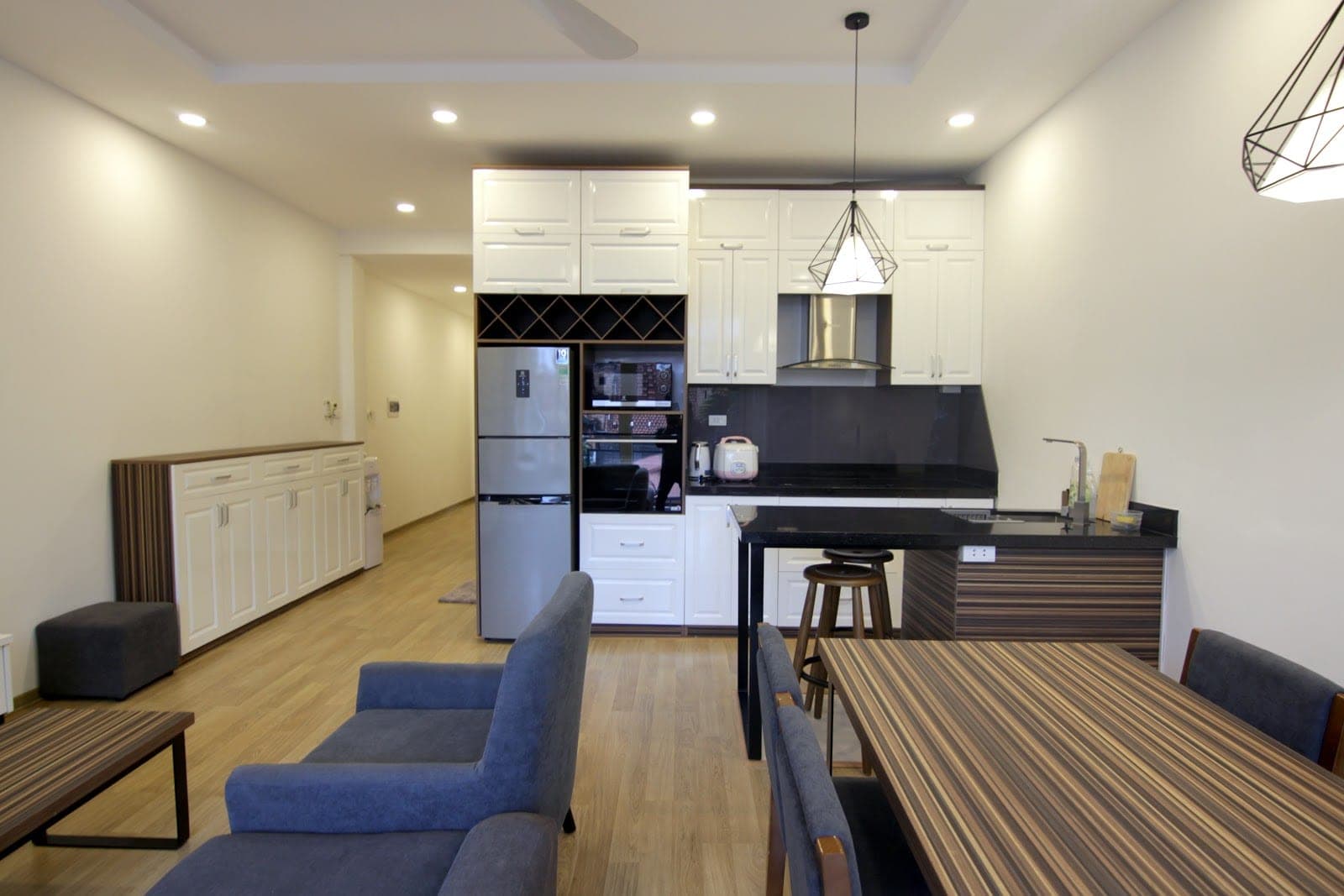 4th Floor 2-Bedroom Apartment with Balcony in Tây Hồ · 12/2/5 Đặng Thai Mai (Unit Tầng 4) 2