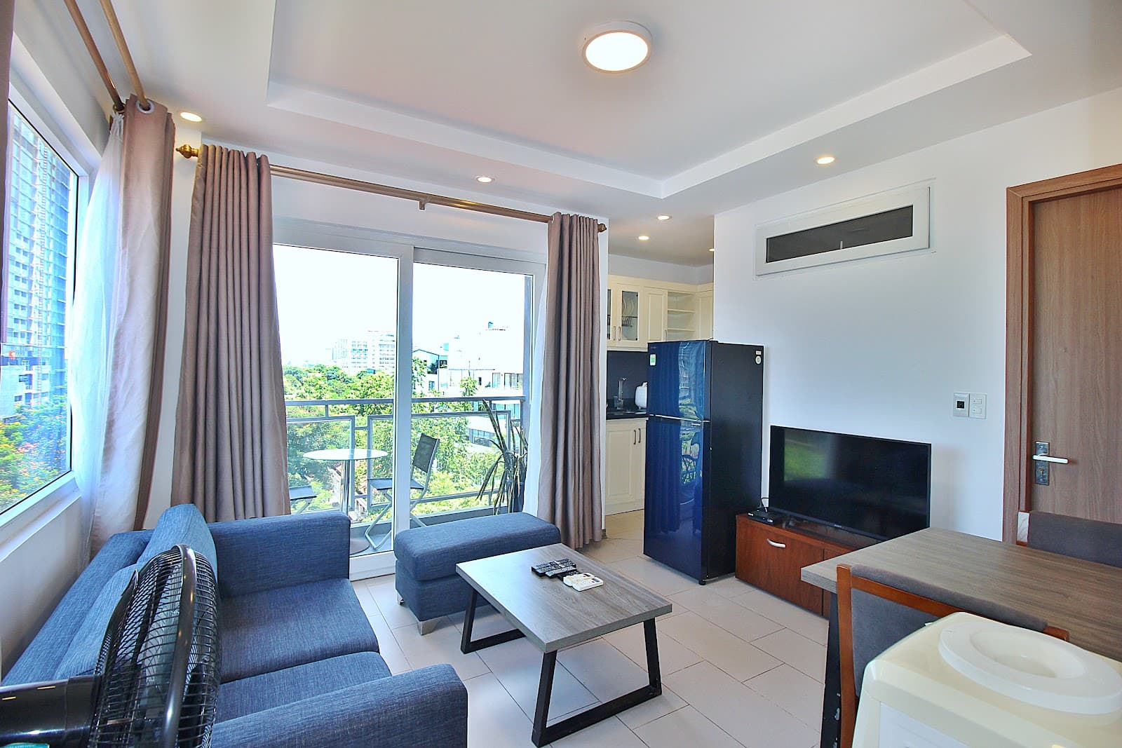 Top Floor 1 Bedroom Apartment on 12/2/5 Đặng Thai Mai, Vietnam 3