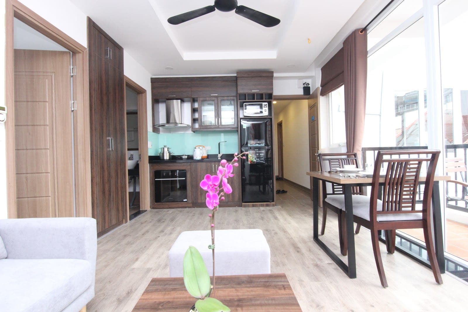 Functional 1-Bedroom Apartment in Tây Hồ · 32/18 Tô Ngọc Vân (Unit 401) 3
