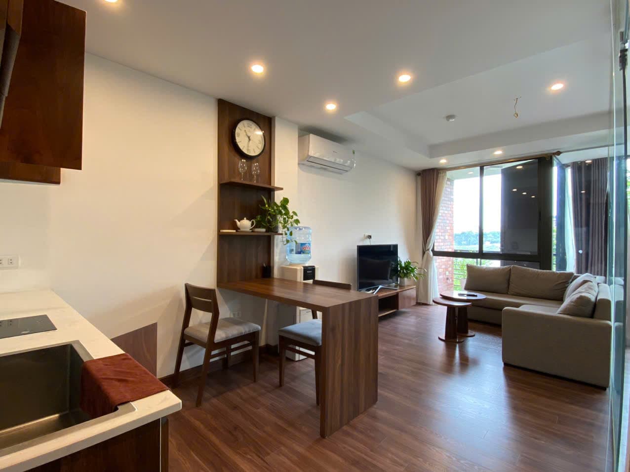 Lake View 1-Bedroom Apartment on Vu Mien, Tây Hồ