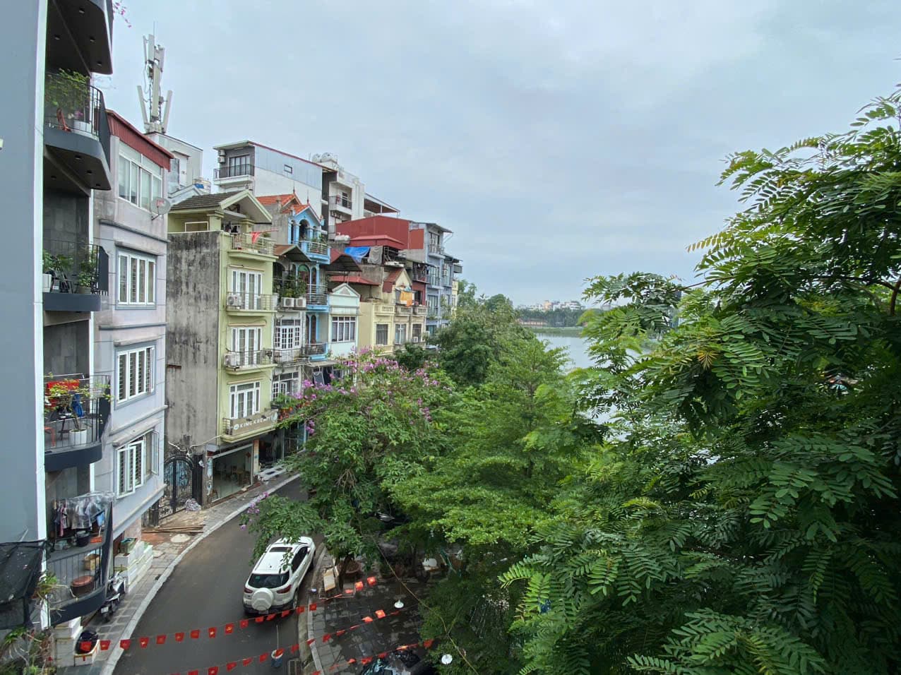 Lake View 1-Bedroom Apartment on Vu Mien, Tây Hồ 2