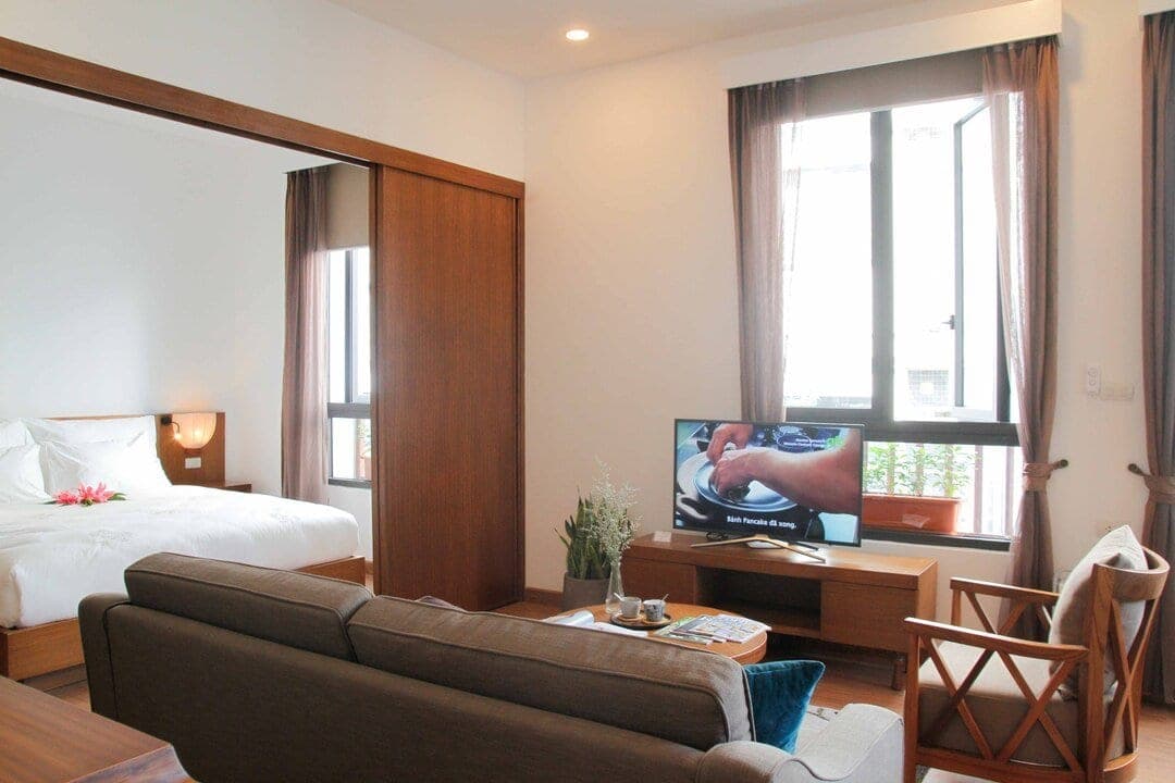 1-Bedroom Apartment with Balcony at 24/36 Dao Tan, Ba Đình