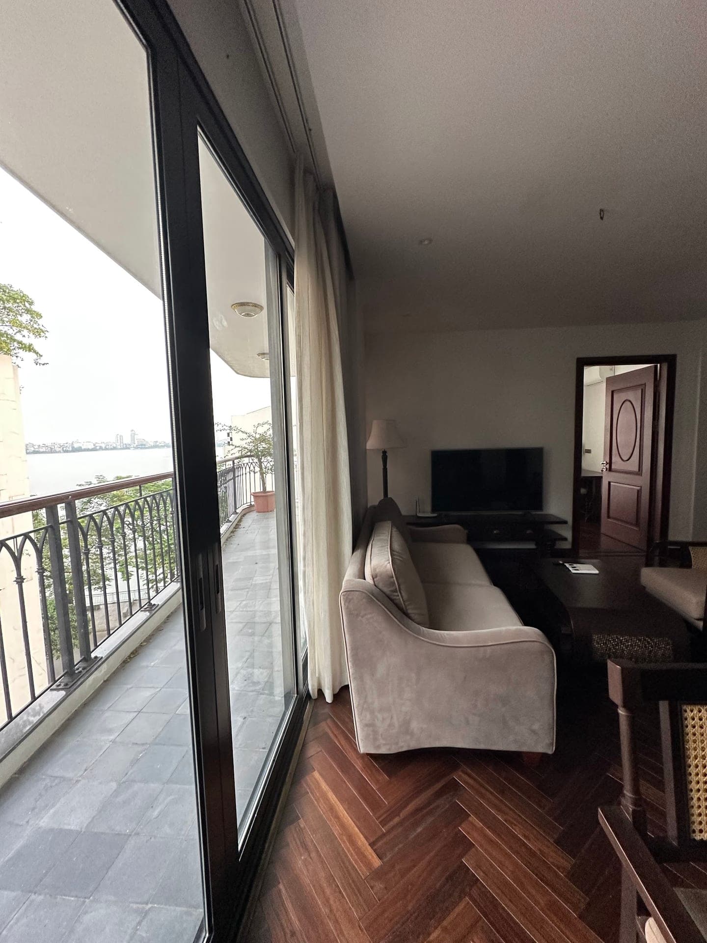 Lake View 3-Bedroom Apartment in Tây Hồ · 50 ĐẶNG THAI MAI (Unit f5) 3