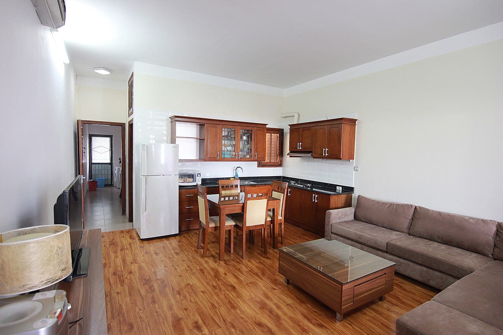 Homely 1-Bedroom Apartment in Tây Hồ · Ngõ 275 Âu Cơ (Unit Tầng 8) 2
