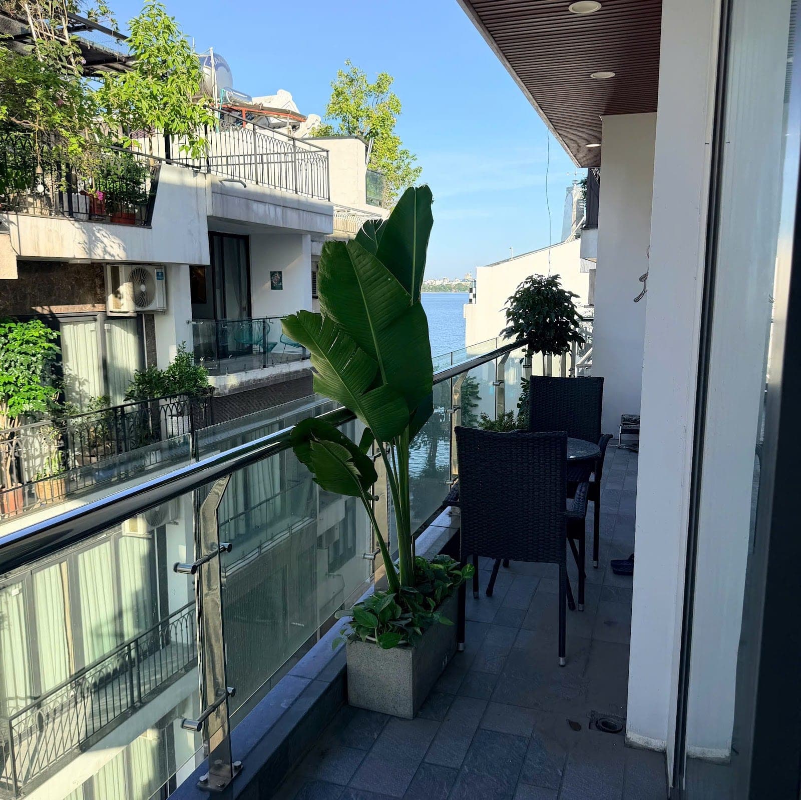 Expansive Lake View 3-Bed Apartment in Tây Hồ · ĐẶNG THAI MAI 2