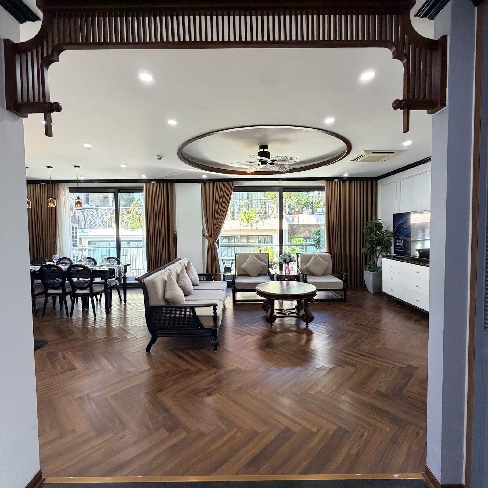 Expansive Lake View 3-Bed Apartment in Tây Hồ · ĐẶNG THAI MAI