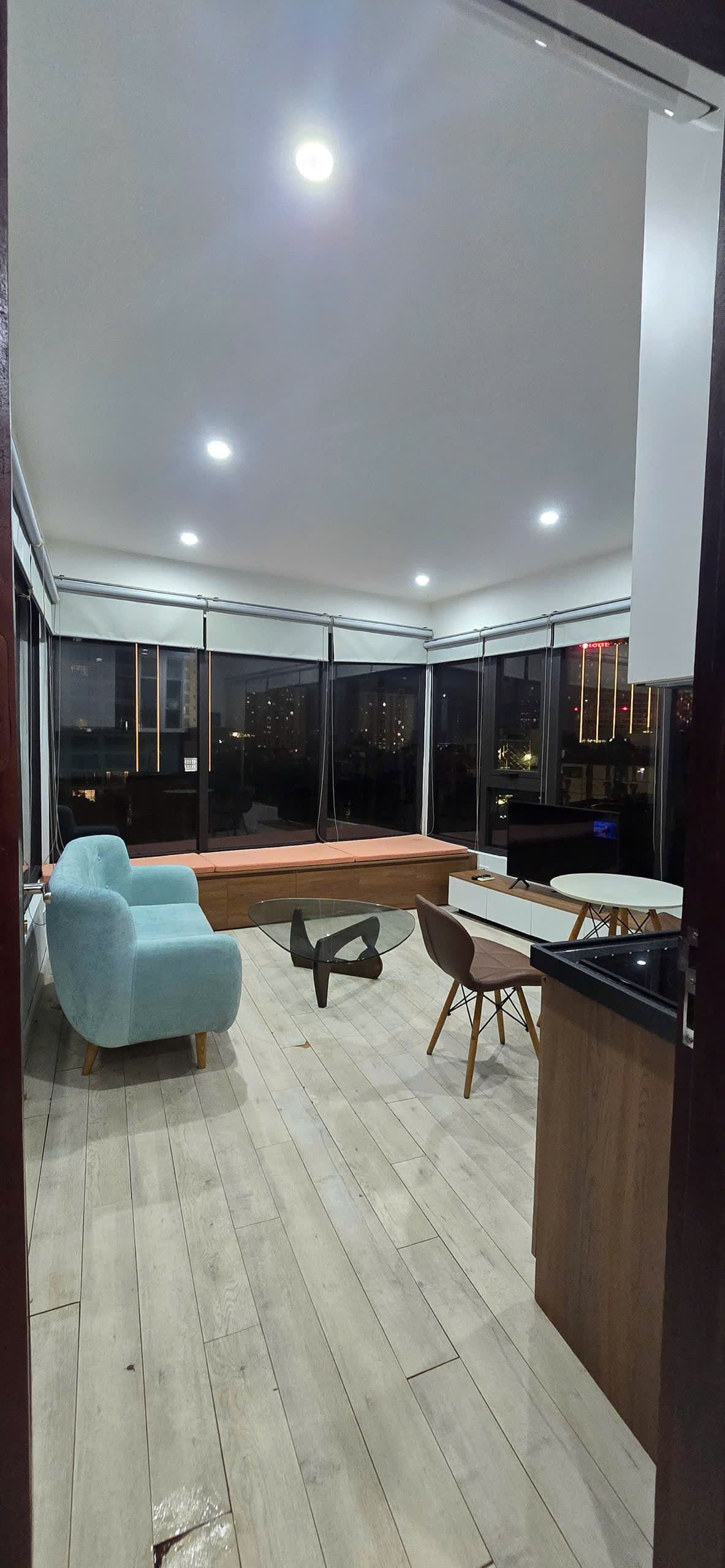 Penthouse 1-Bedroom Apartment on Nhat Chieu, Tây Hồ 2