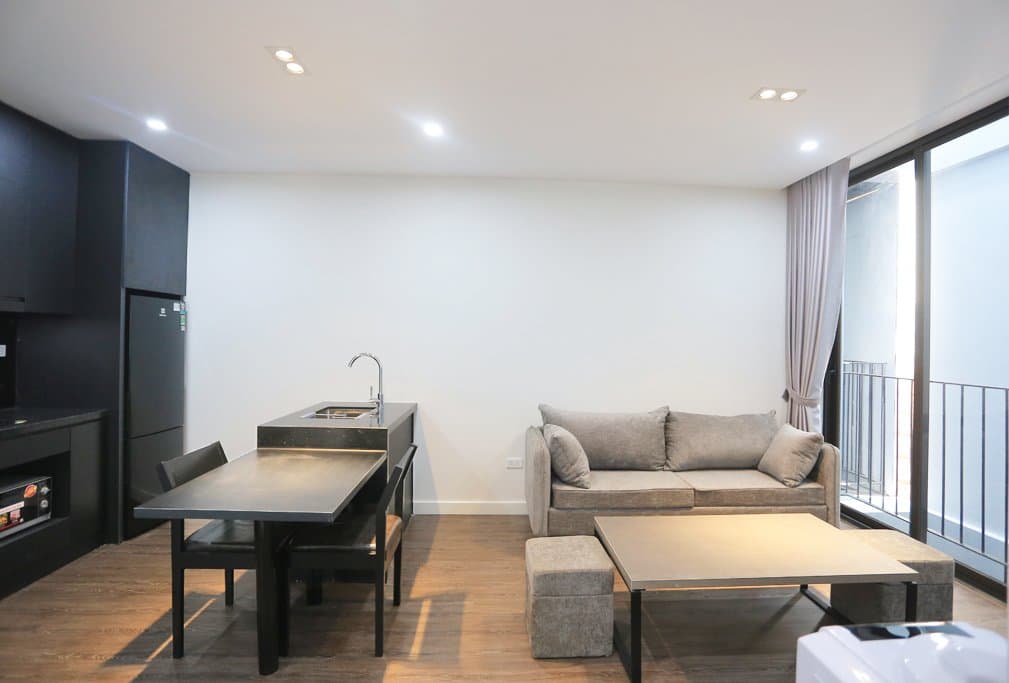 Modern 1-Bedroom Apartment with Balcony on To Ngoc Van, Tây Hồ 3