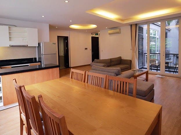 Homely 3-Bed Apartment in Tây Hồ · Ref F7B811 2