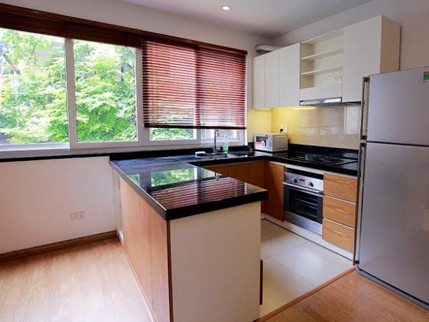 Homely 3-Bed Apartment in Tây Hồ · Ref F7B811 3