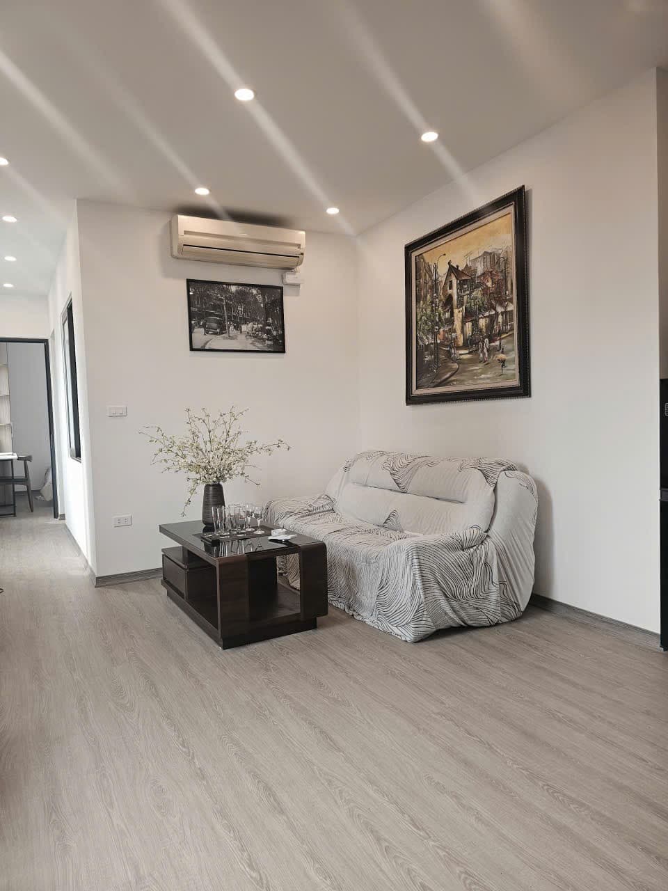 City View 2-Bed Apartment in Tây Hồ · 347 Âu Cơ (Unit 502)