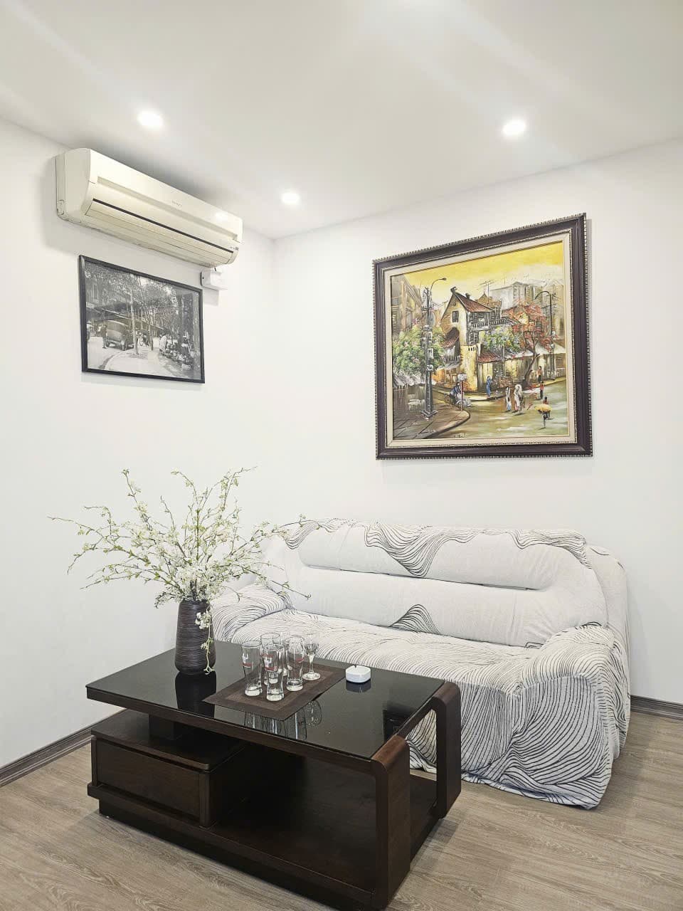 Furnished Studio in Tây Hồ · 347 Âu Cơ (Unit 501)