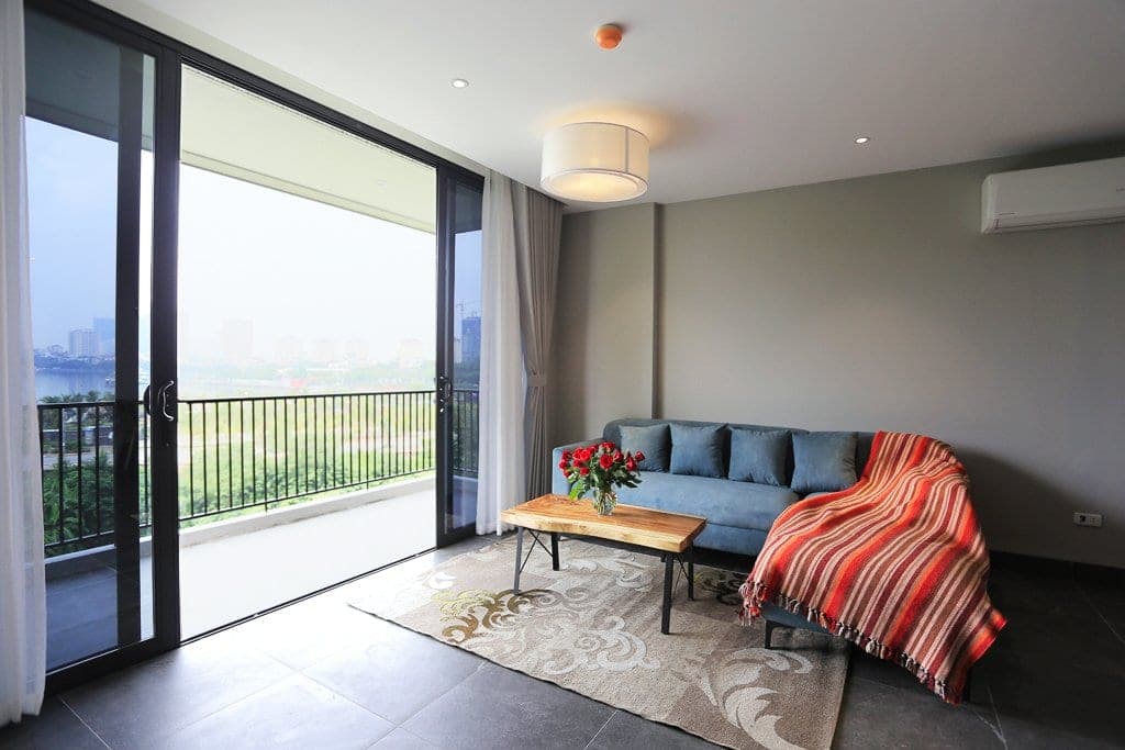 Lake View 2-Bed Apartment in Tây Hồ · 399 Au Co (Unit 501) 3