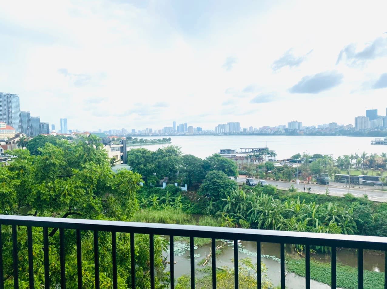Lake View 2-Bedroom Apartment on 399 Au Co, Tây Hồ 2