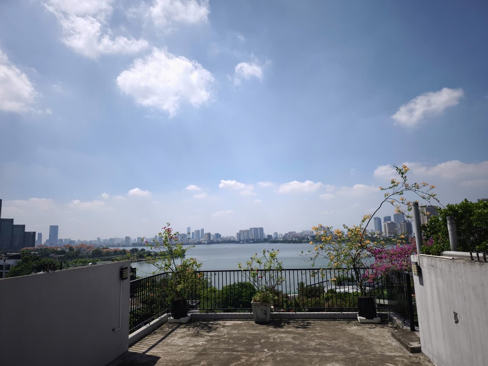 Top Floor Lake View 1-Bedroom Apartment with Terrace at 399 Au Co, Tây Hồ