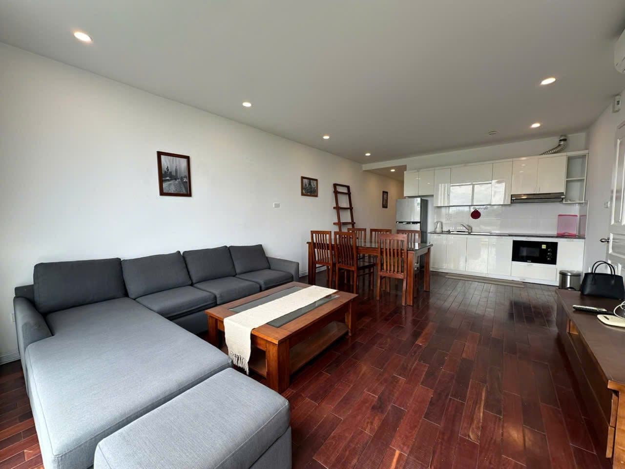 Homely 2-Bed Apartment in Xom Chua, Tây Hồ