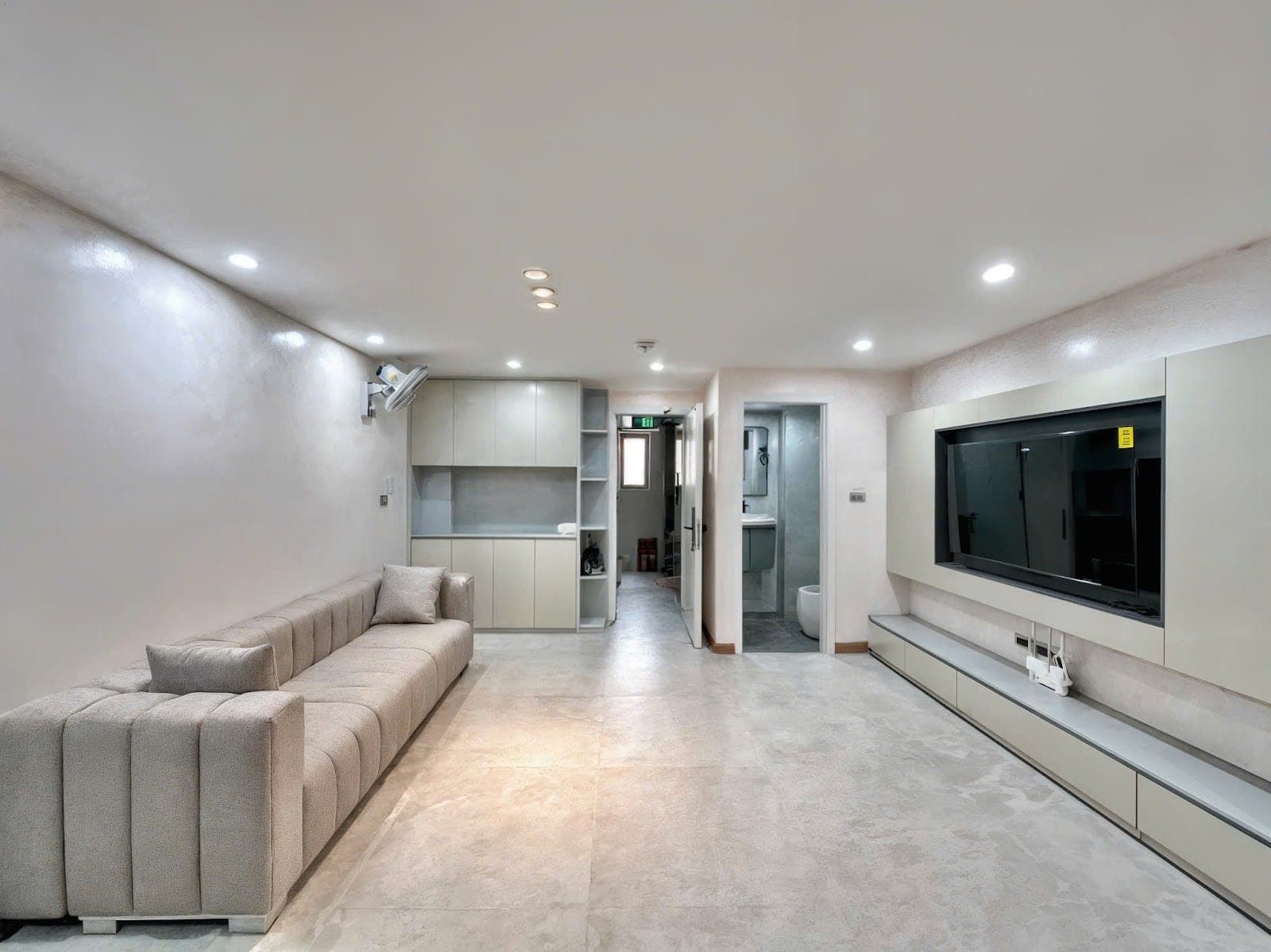 Modern 1-Bed Apartment in Tây Hồ · To Ngoc Van (Unit 5F) 2