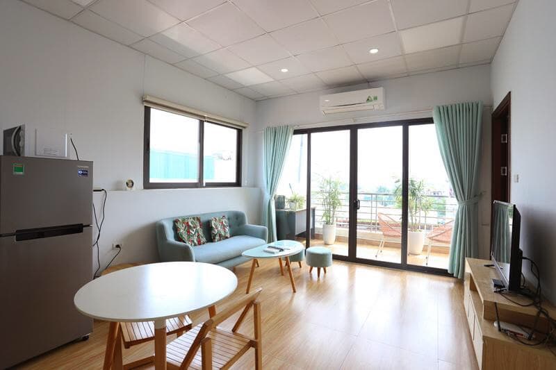 Spacious 1-Bedroom Apartment with Balcony on 236/11 Au Co, Tây Hồ 3