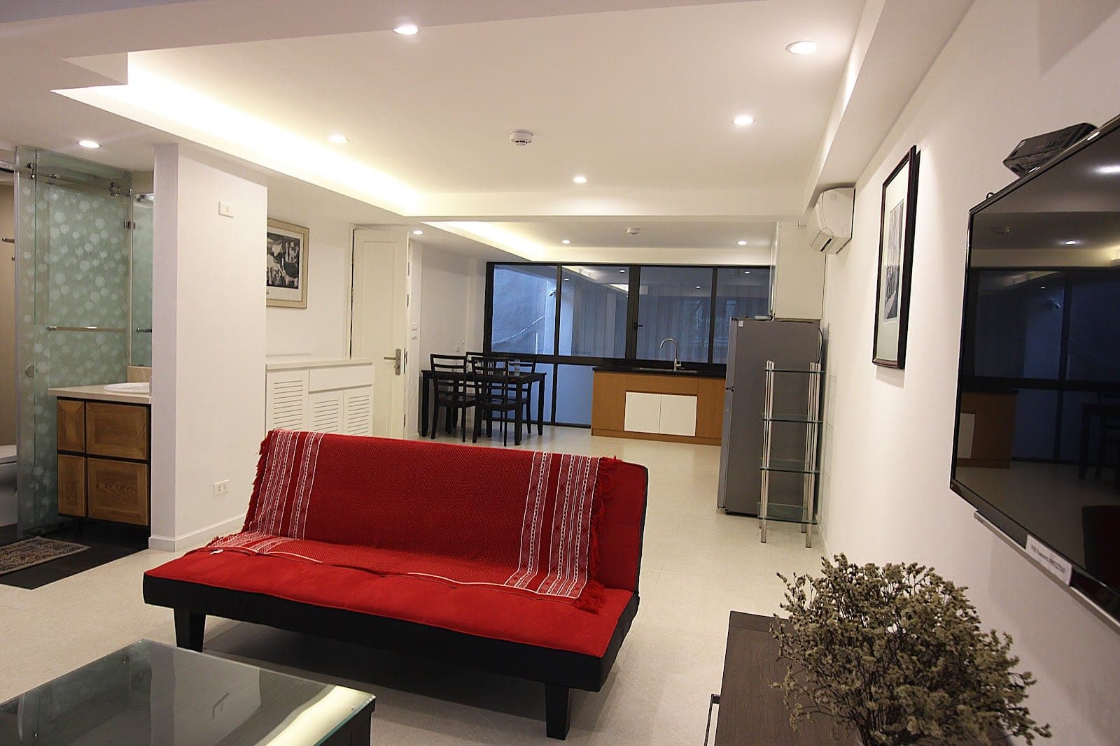 Studio Apartment with Balcony in Tây Hồ · 65/10 Võng Thị (Unit Tầng 2) 3