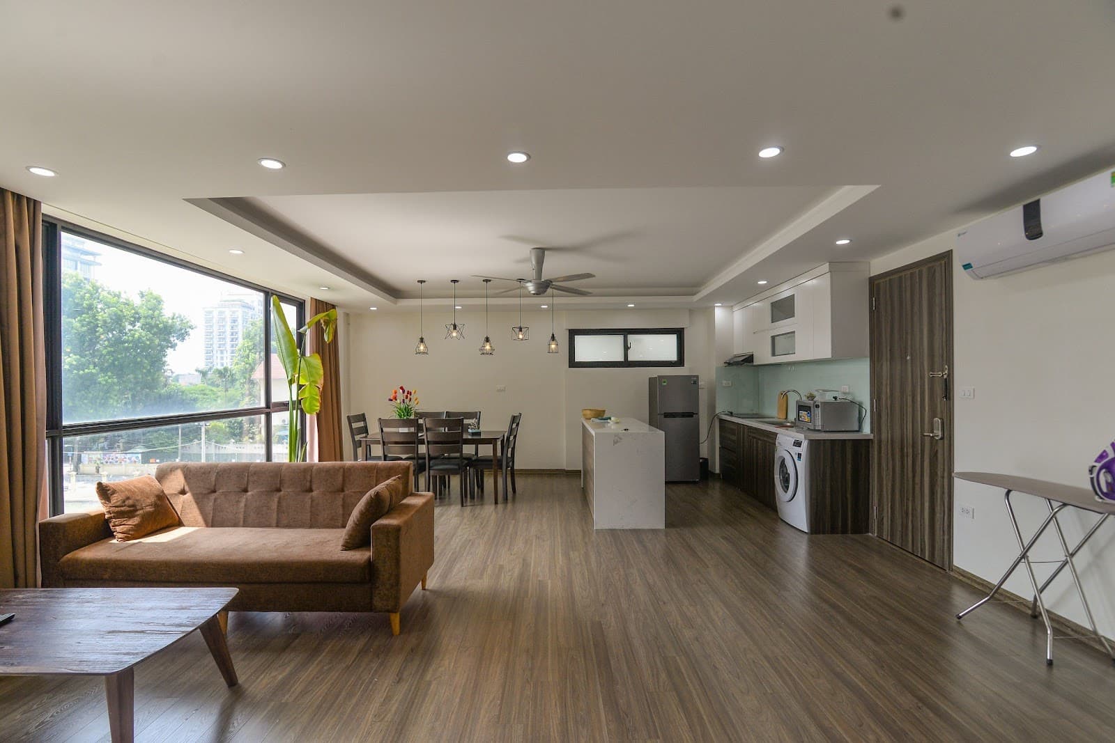Bright 2-Bedroom Apartment with Balcony on 7 Dang Thai Mai, Tây Hồ 2