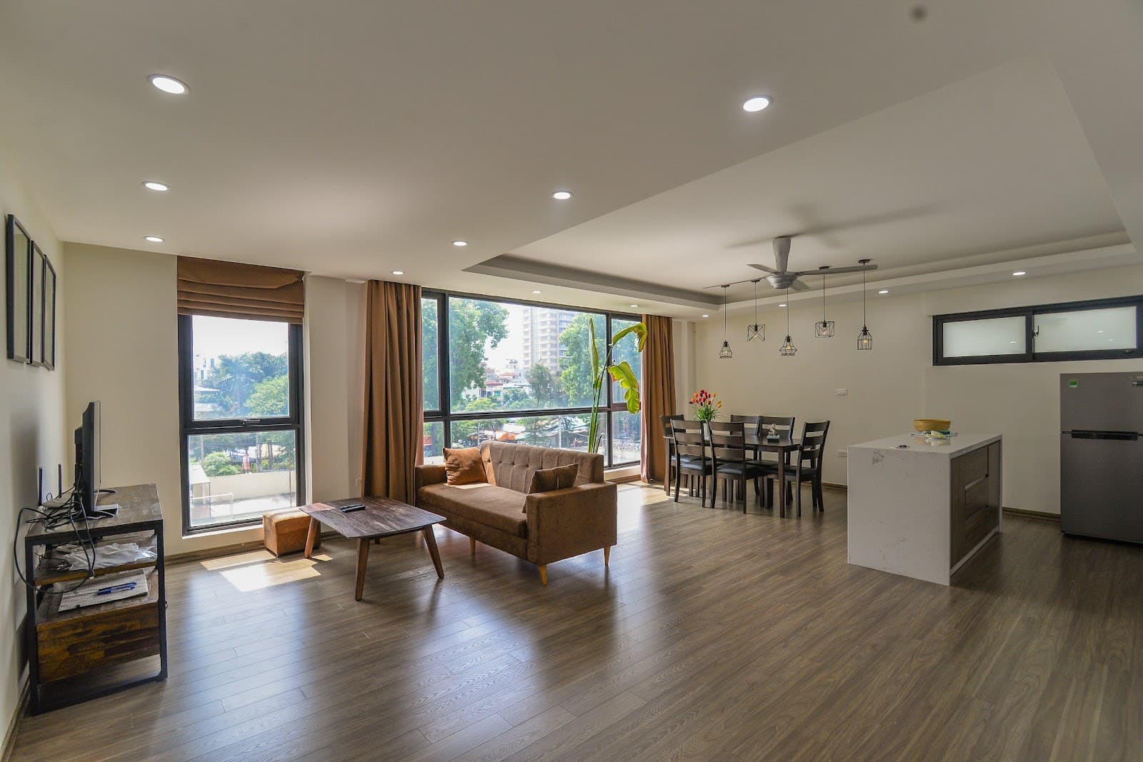 Bright 2-Bedroom Apartment with Balcony on 7 Dang Thai Mai, Tây Hồ
