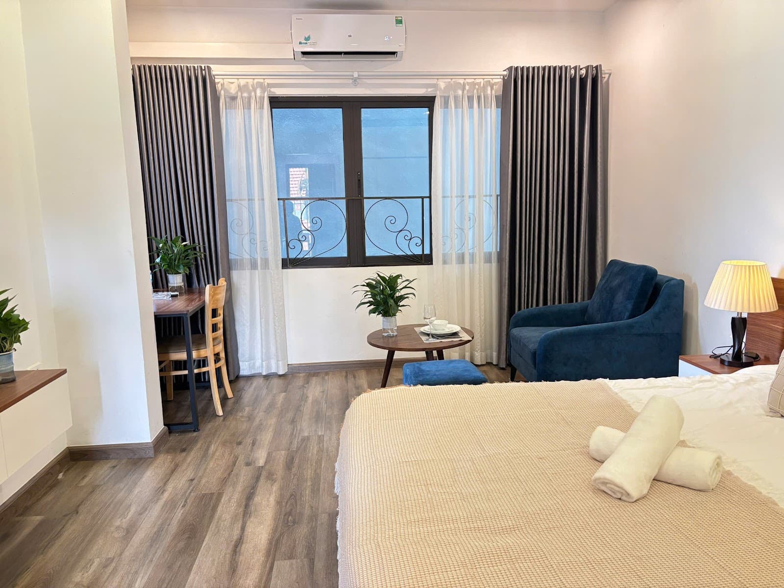 Walking Street Studio Apartment in Tay Ho 3