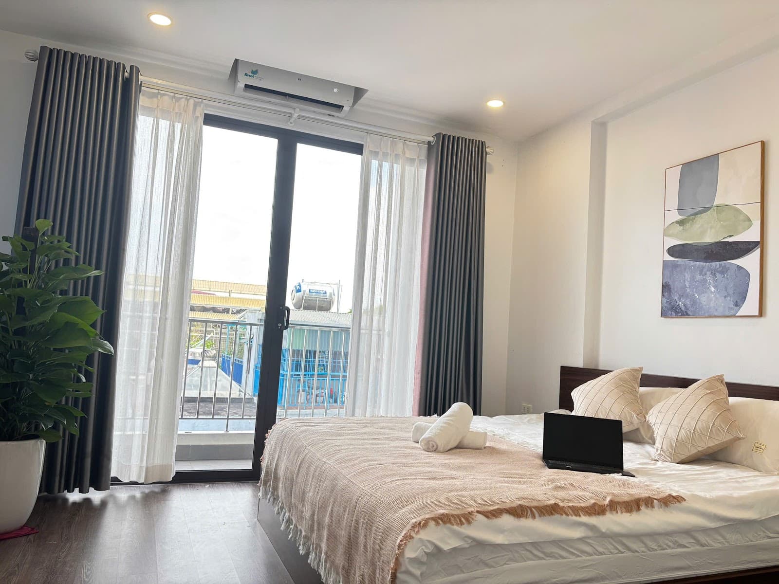 Cozy Modern-Style 2-Bedroom Apartment in Tay Ho 2
