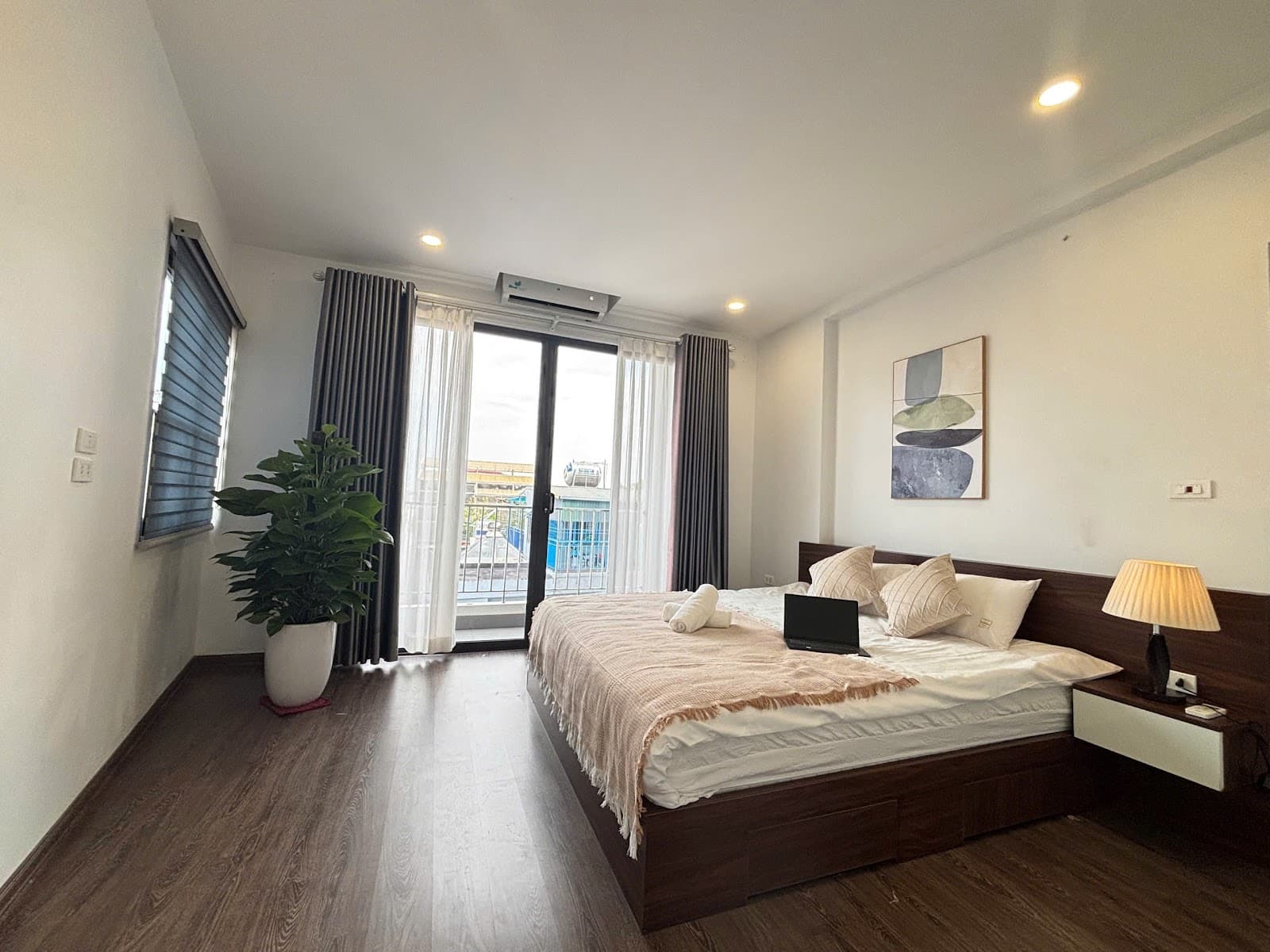 Cozy Modern-Style 2-Bedroom Apartment in Tay Ho