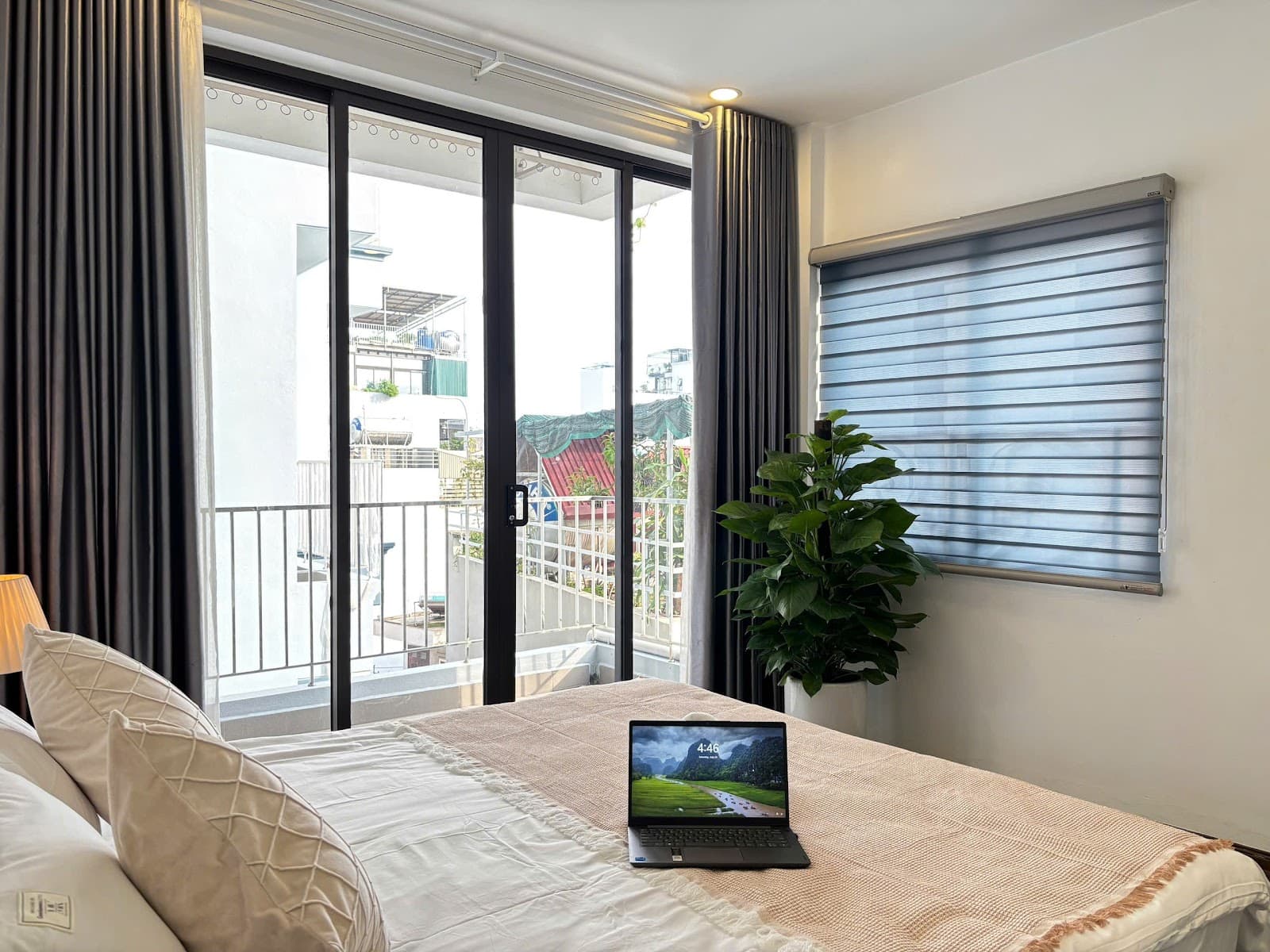 Cozy Naturally-Lit 1-Bedroom Apartment in Tay Ho 2