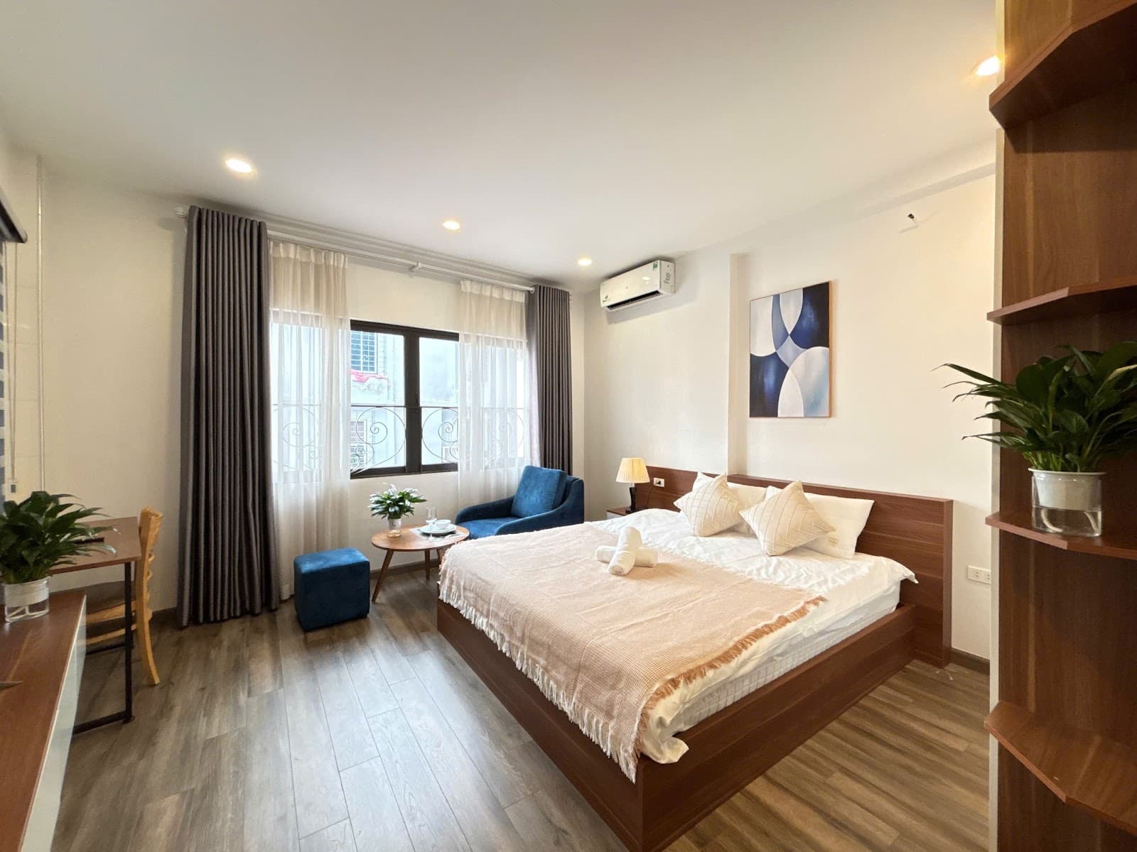 Cheap Vibrant Studio in Trinh Cong Son